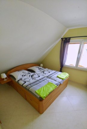 Schlafzimmer Bild 1